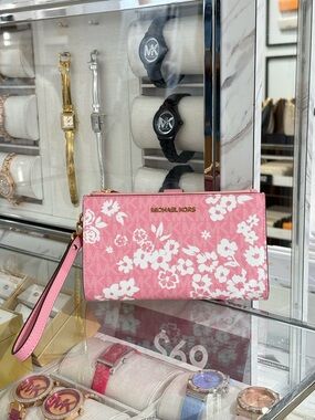 MICHAEL KORS Jet Set Travel Large Printed Signature Logo Wristlet